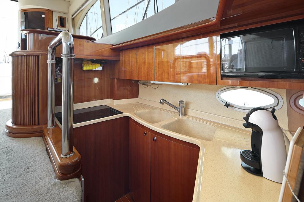 Hotel en barco La Gavina Boat Barcelona