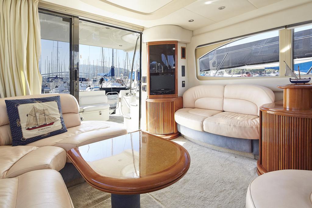 Hotel en barco La Gavina Boat Barcelona