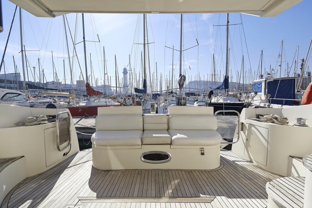 Hotel en barco La Gavina Boat Barcelona