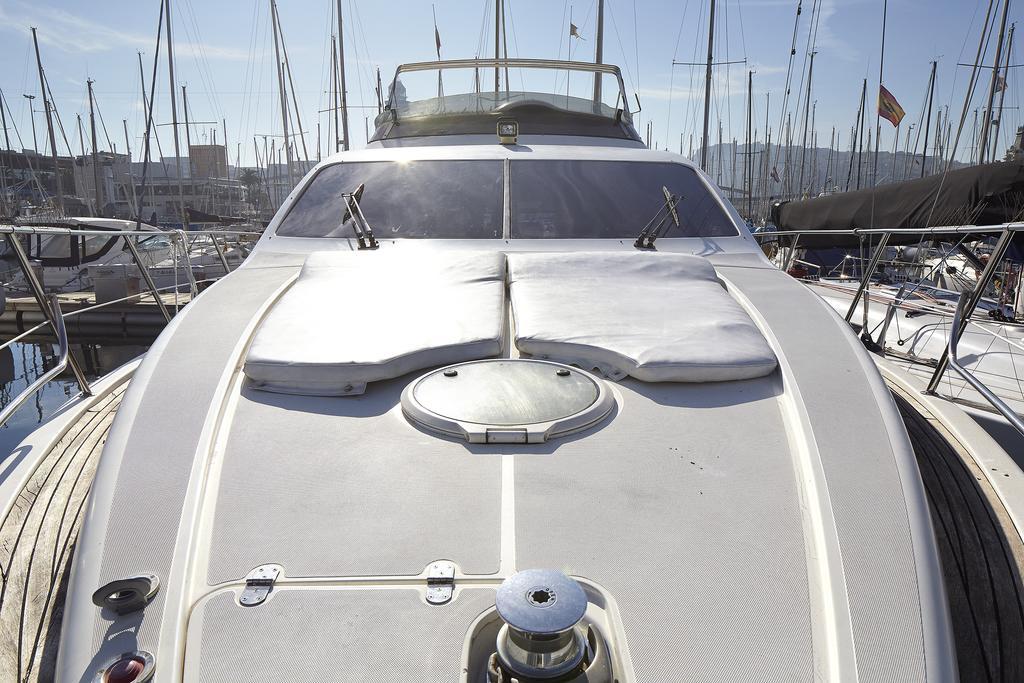 Hotel en barco La Gavina Boat Barcelona