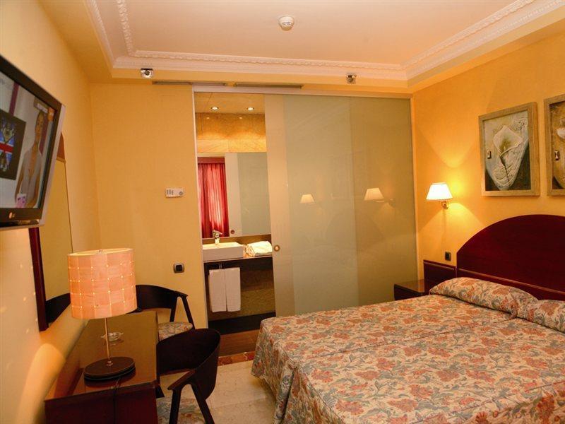 Nouvel Hotel 3*