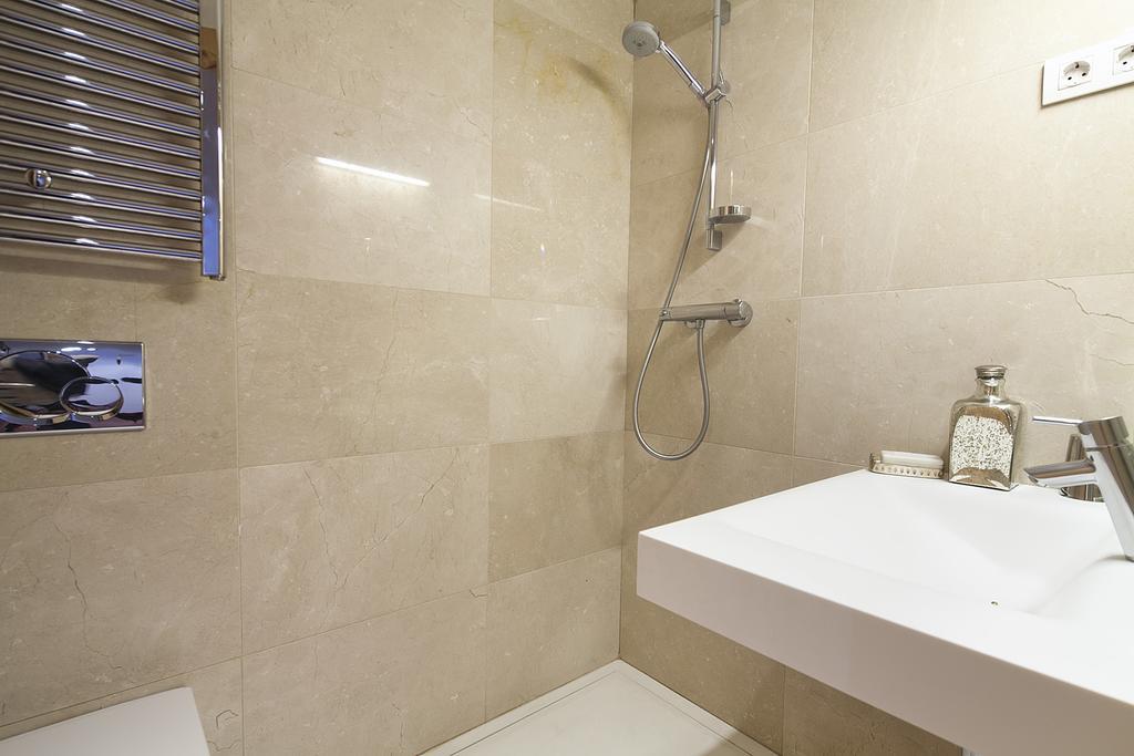 Rentals - Swimming Pool With Terrace *