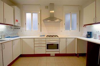 Claris Apartment *