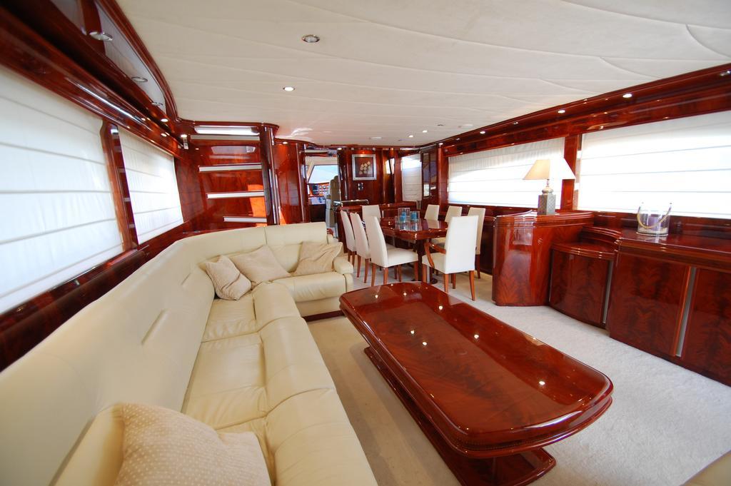 Motor Yacht Dandy Hotel en barco
