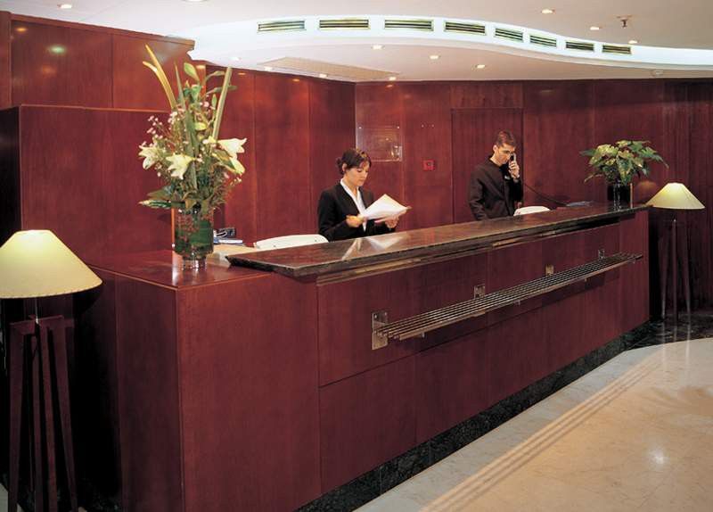 Chic & Basic Velvet Hotel