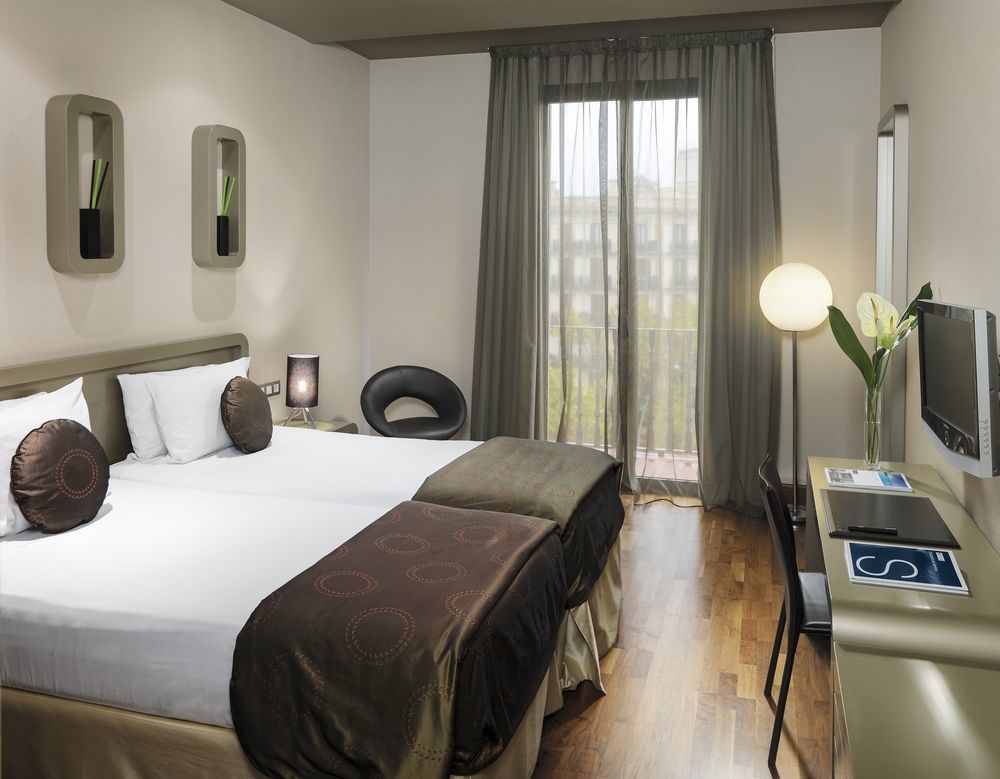 Hotel H10 Casanova 4*
