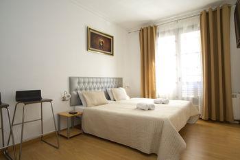 Pensión Casp House 3*