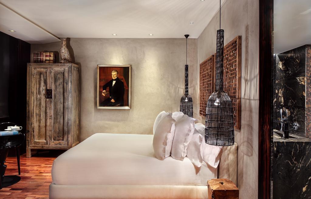 Hotel Claris & Gl, A Small Luxury Of The World