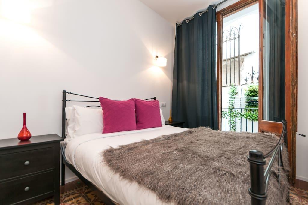3 Bedroom Near Las Ramblas Apartamento