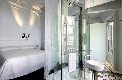 Chic & Basic Born Boutique Hotel