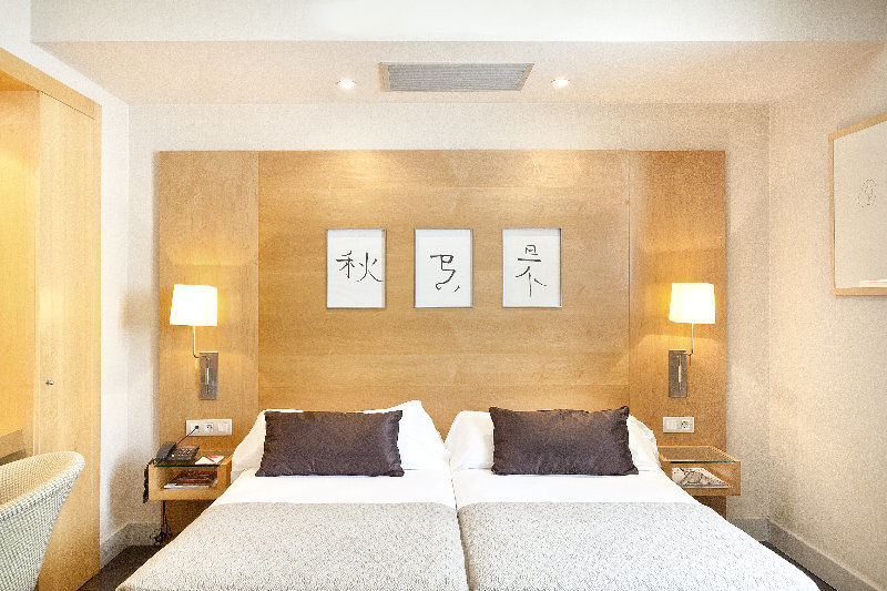 Hotel Midmost