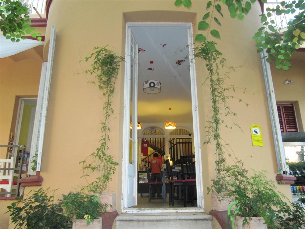 Garden House By Feetup Hostal