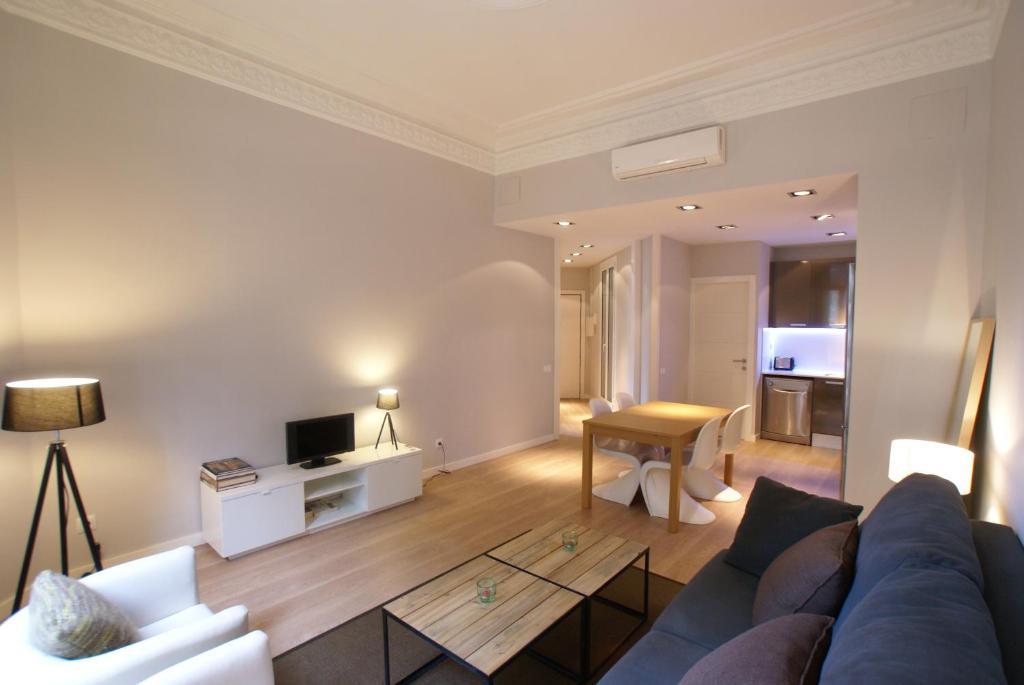 555 Bcn Apartment