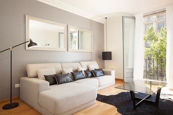 Rent Diagonal-aribau 3* Barcelona