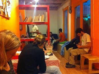 Hostal Buba House *