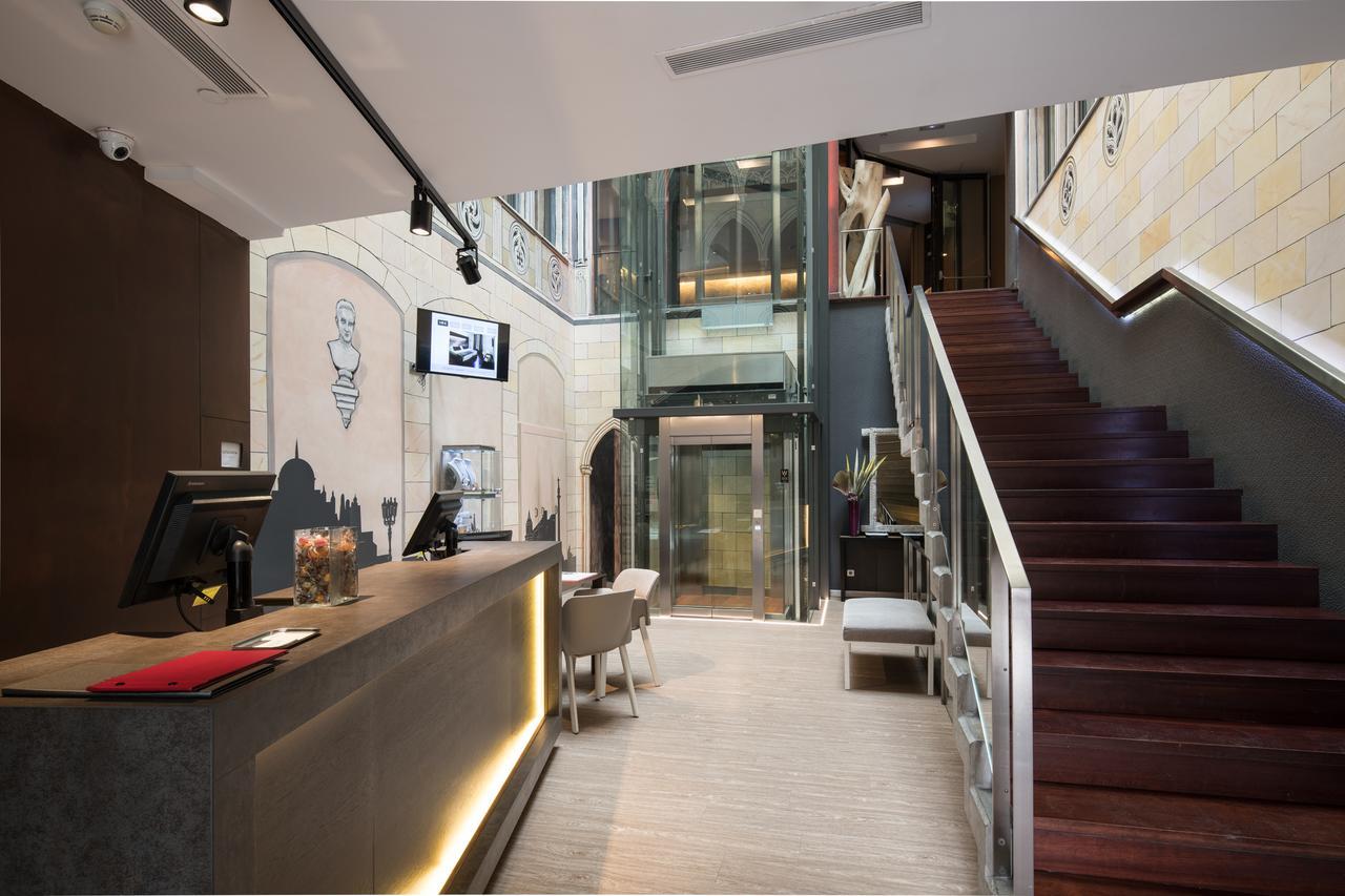 Hotel Catalonia Catedral 4*