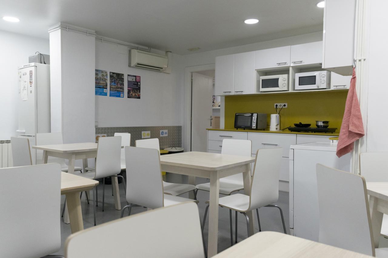 Alberguinn Hostal *