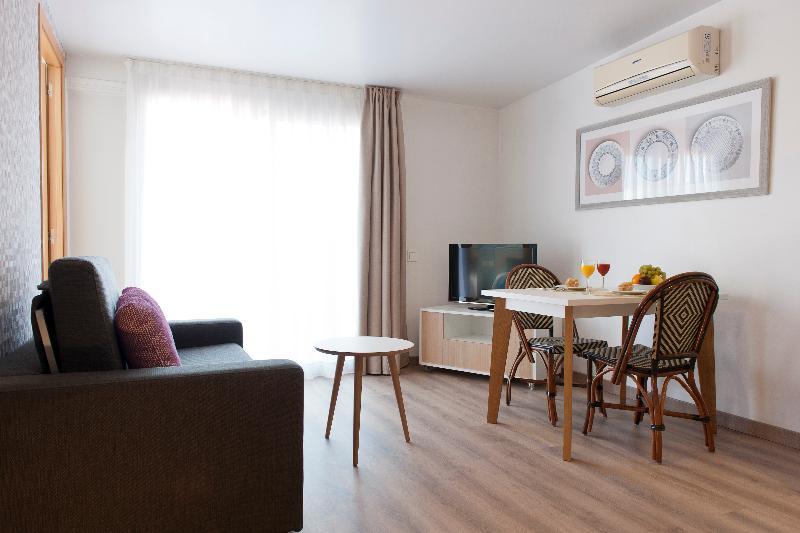 Mh S. Familia Apartment *