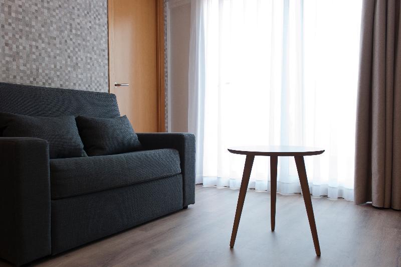 Mh S. Familia Apartment *