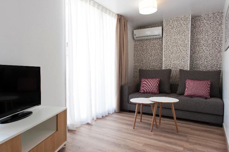 Mh S. Familia Apartment Barcelona