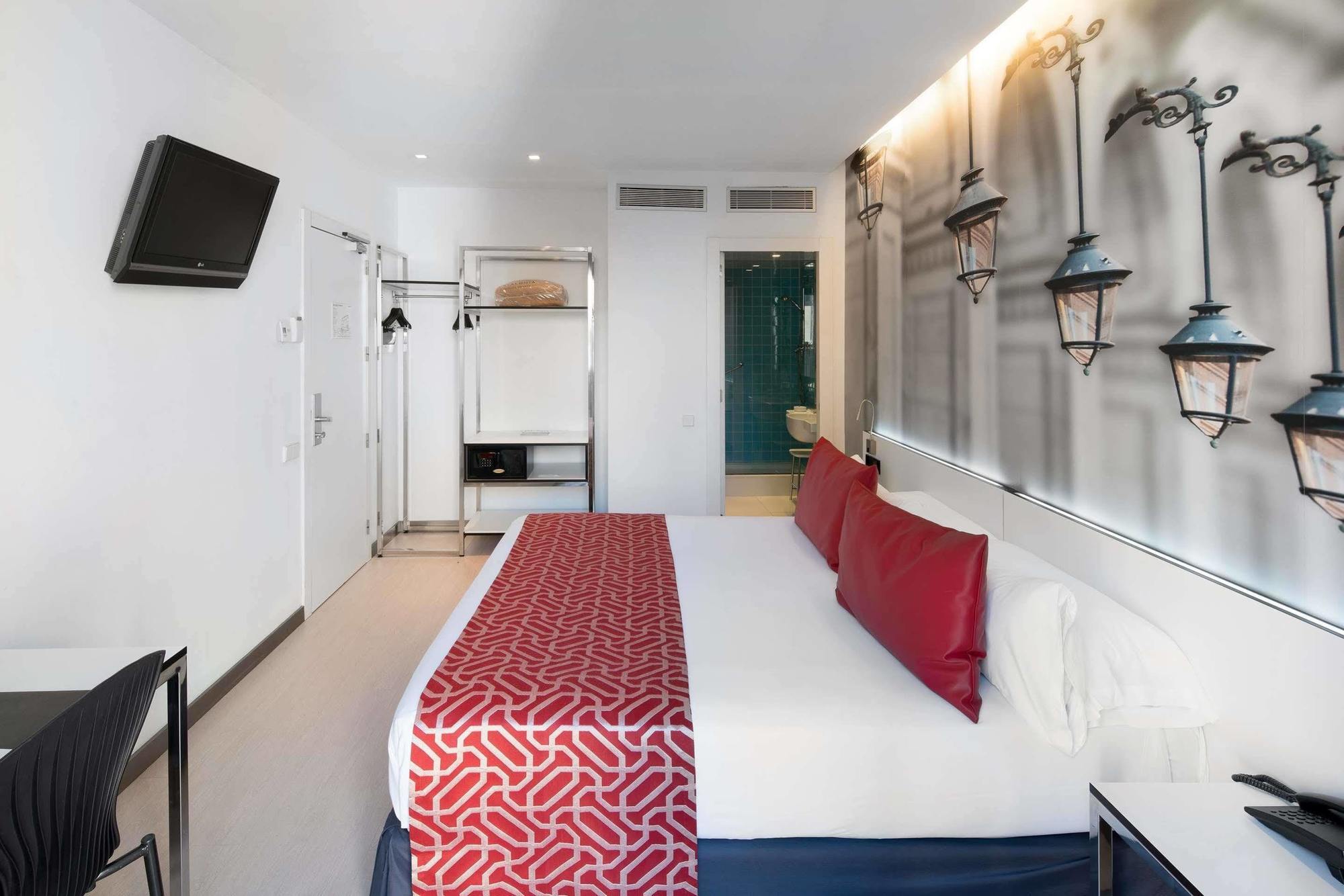 Catalonia Avinyó Hotel 3*