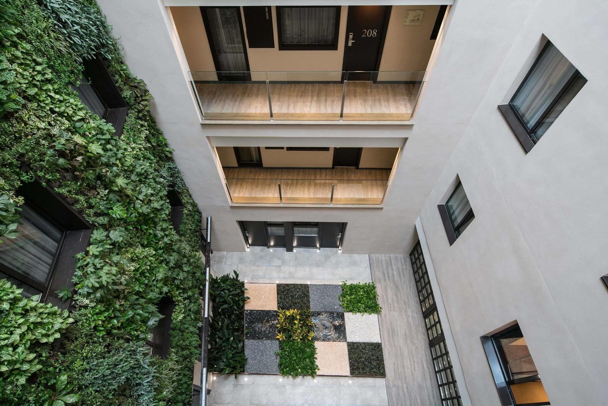 Catalonia Avinyó Hotel 3*
