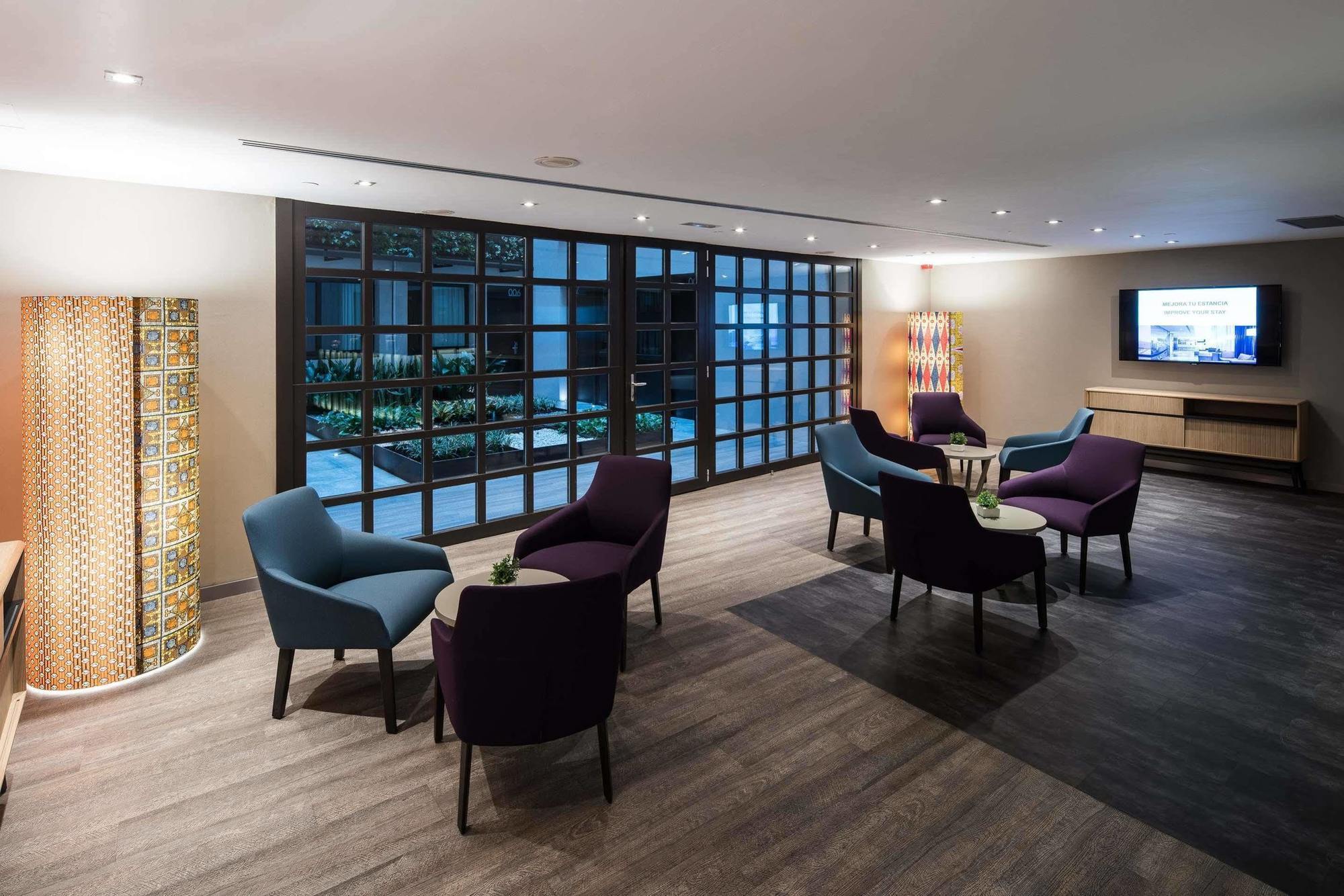 Catalonia Avinyó Hotel 3*