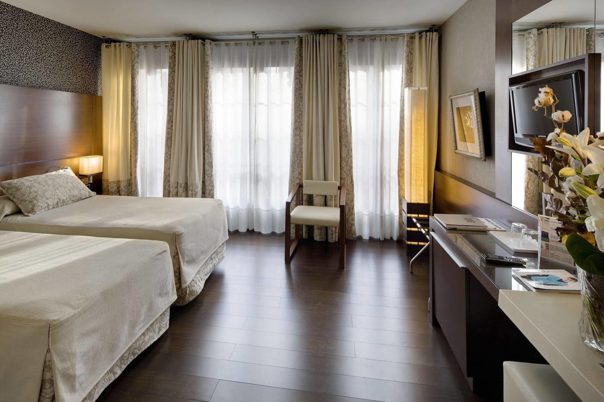 Colonial Hotel 4*
