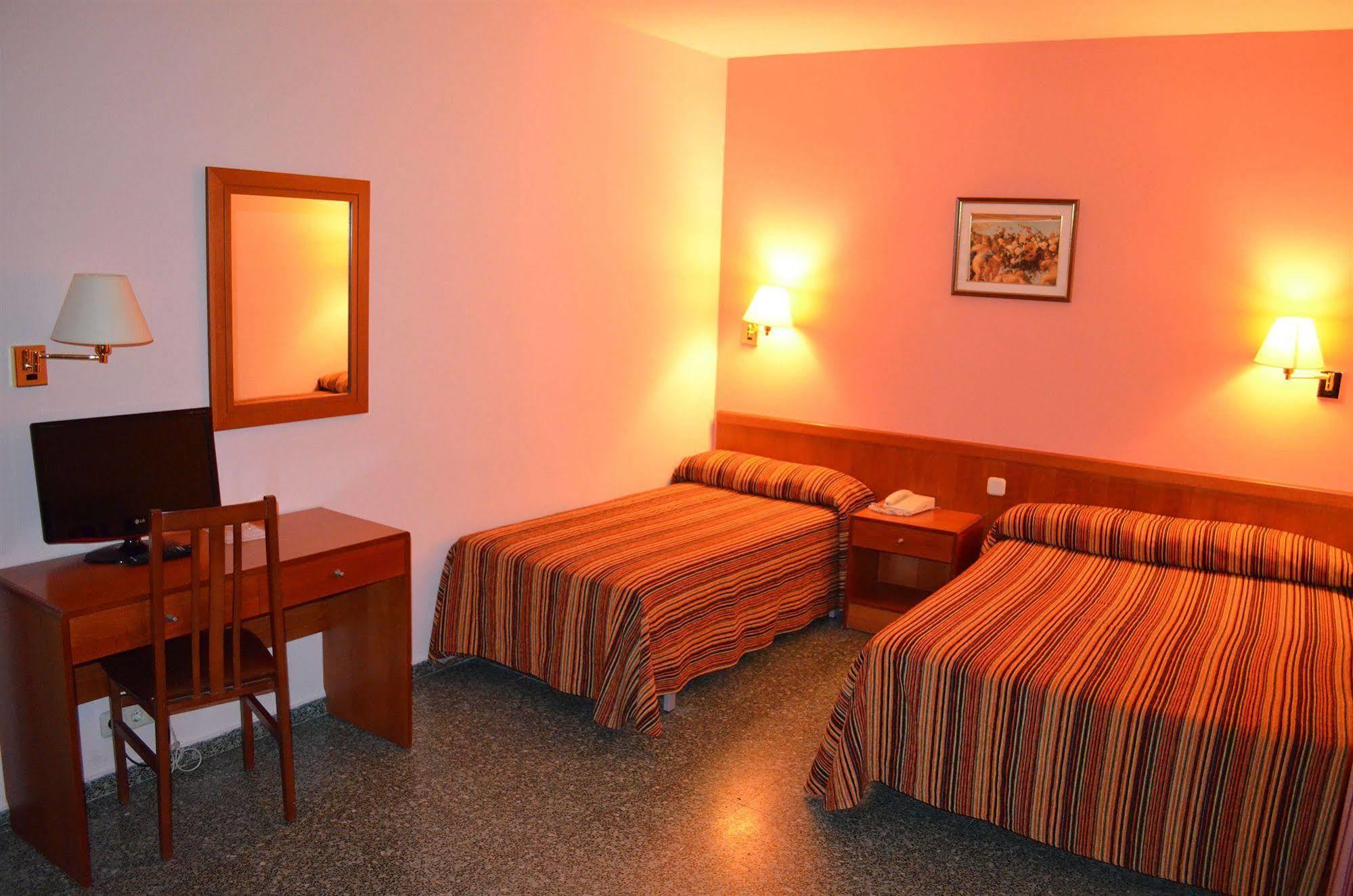 Cuatro Naciones Hotel 2*