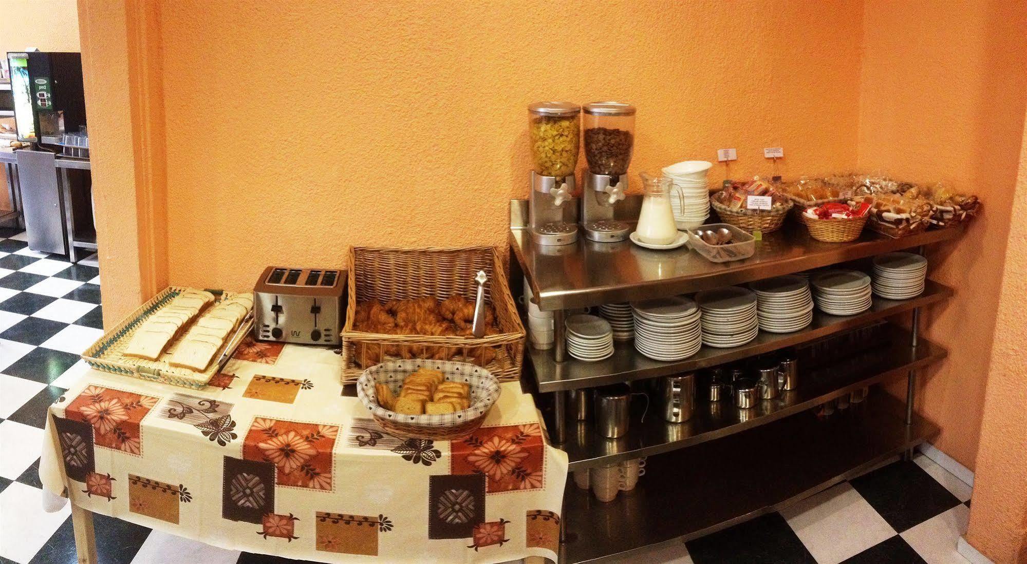 Cuatro Naciones Hotel 2*