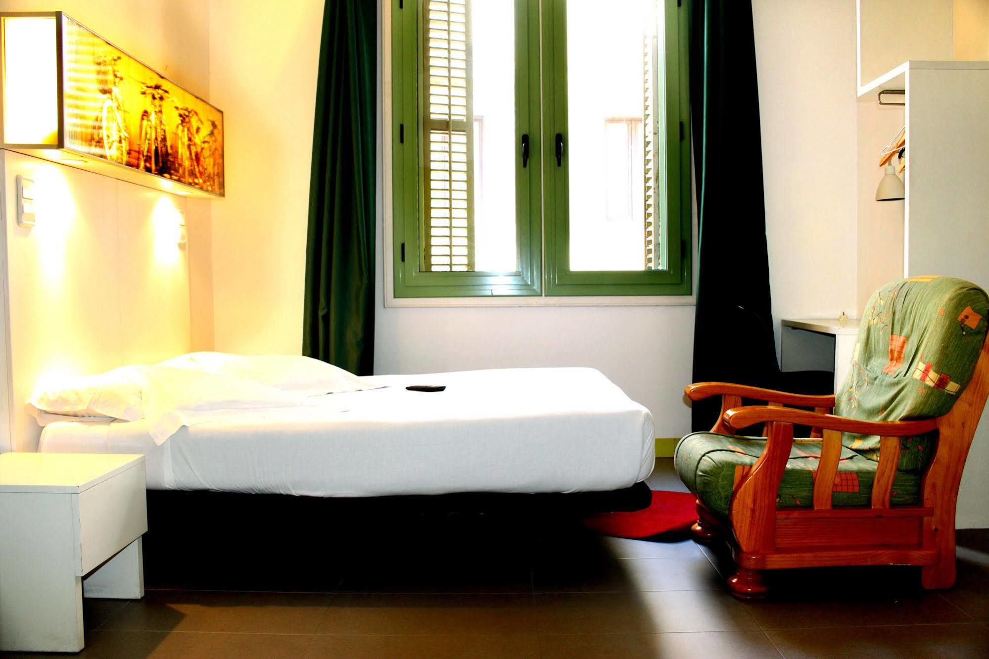 Raval Botella Private Hostal
