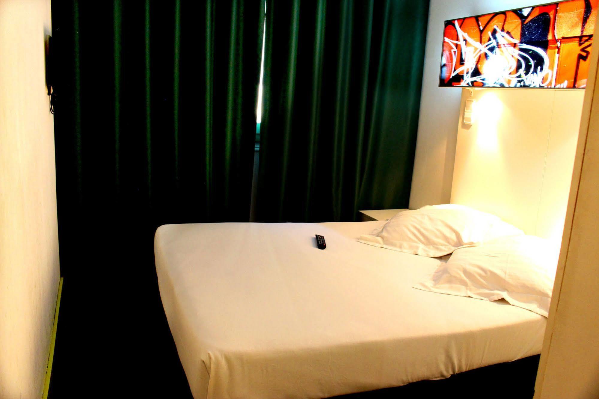 Hostal Raval Botella Private