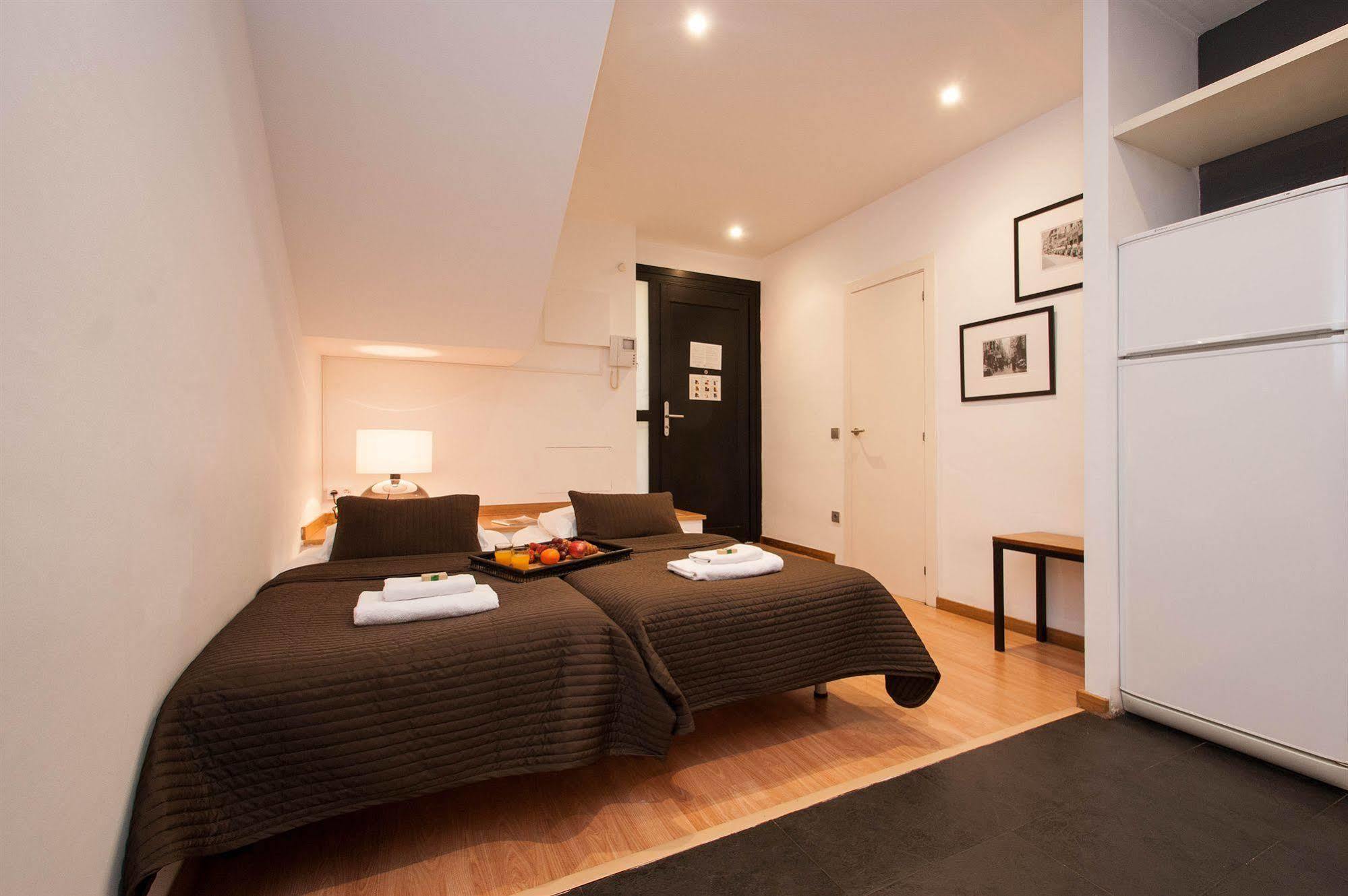 Short Group Liceu Serviced Barcelona