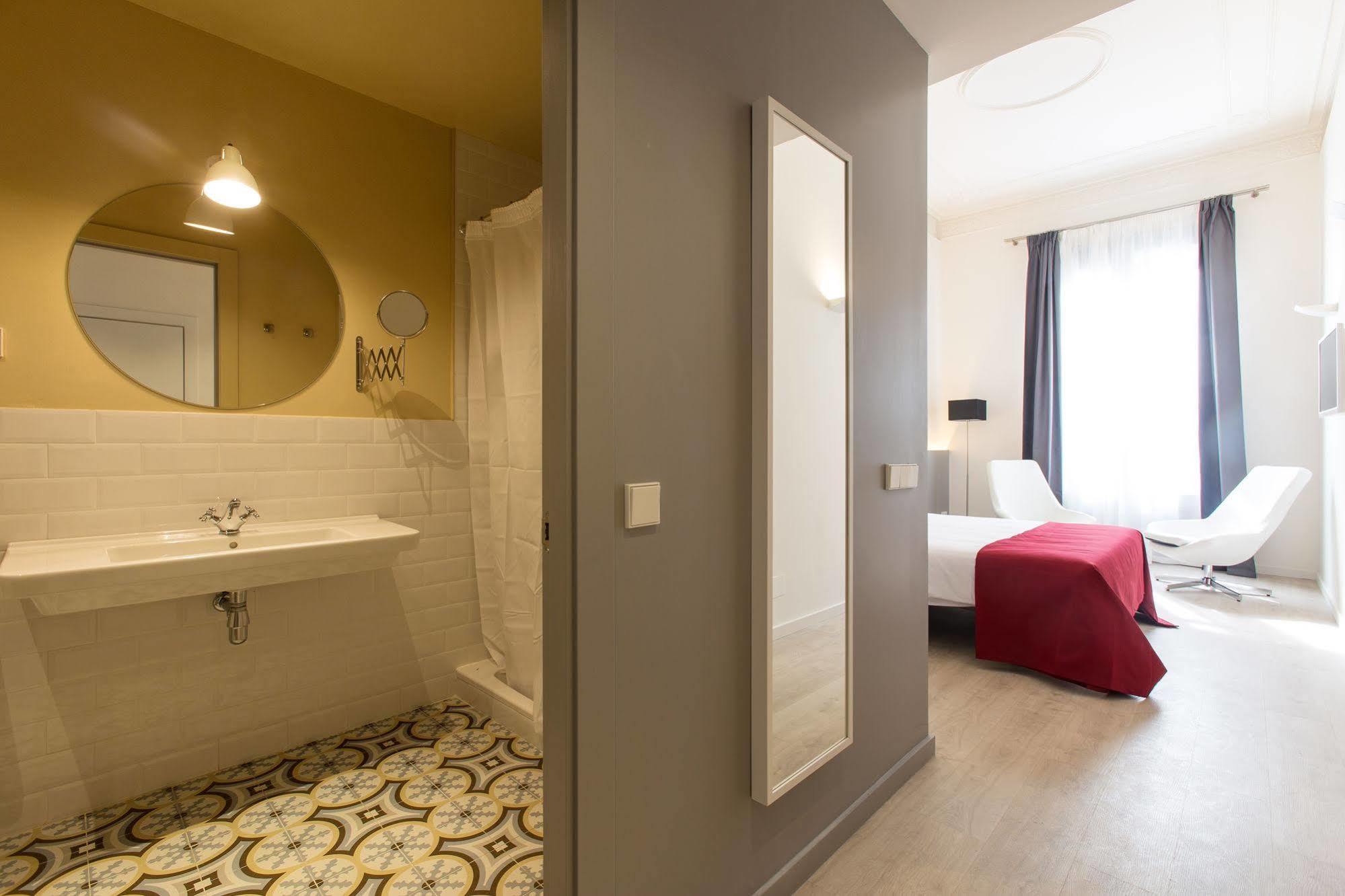 Izaila Plaza Catalunya 3*