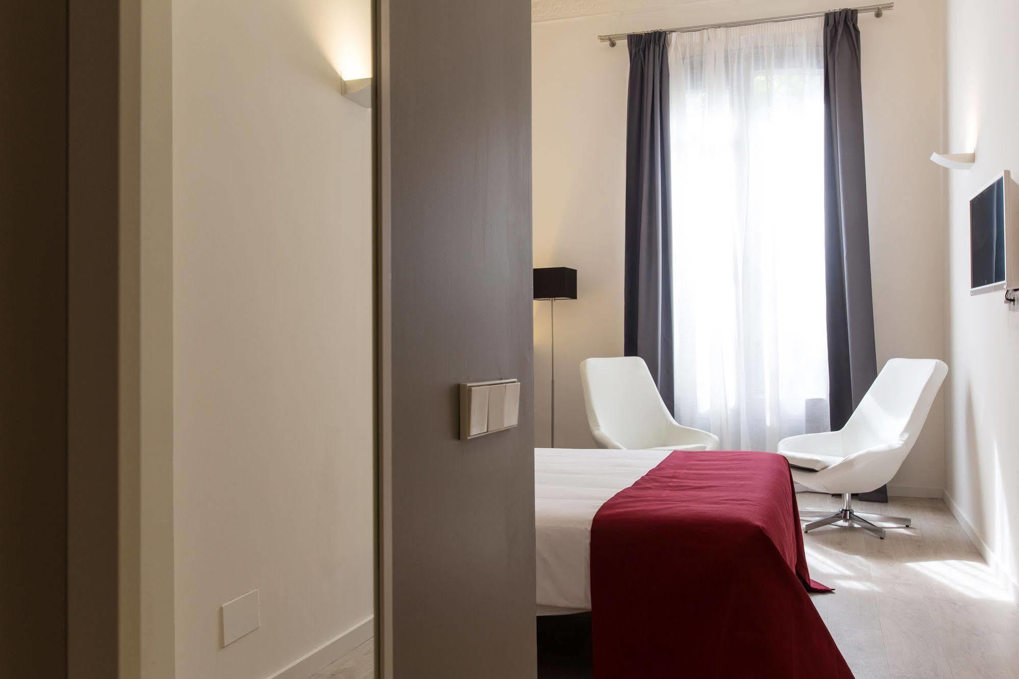 Izaila Plaza Catalunya Pensión Barcelona