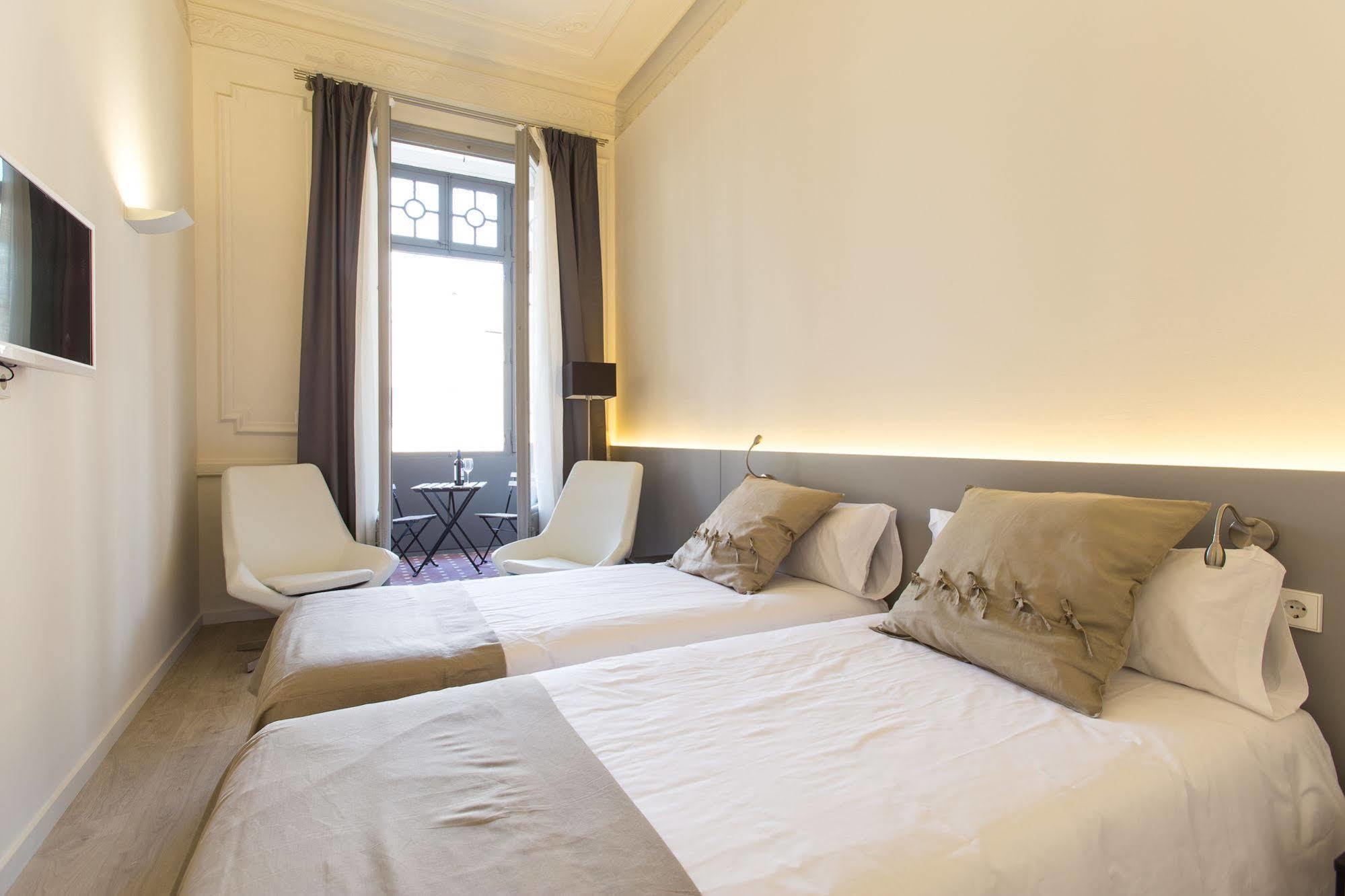 Izaila Plaza Catalunya 3*