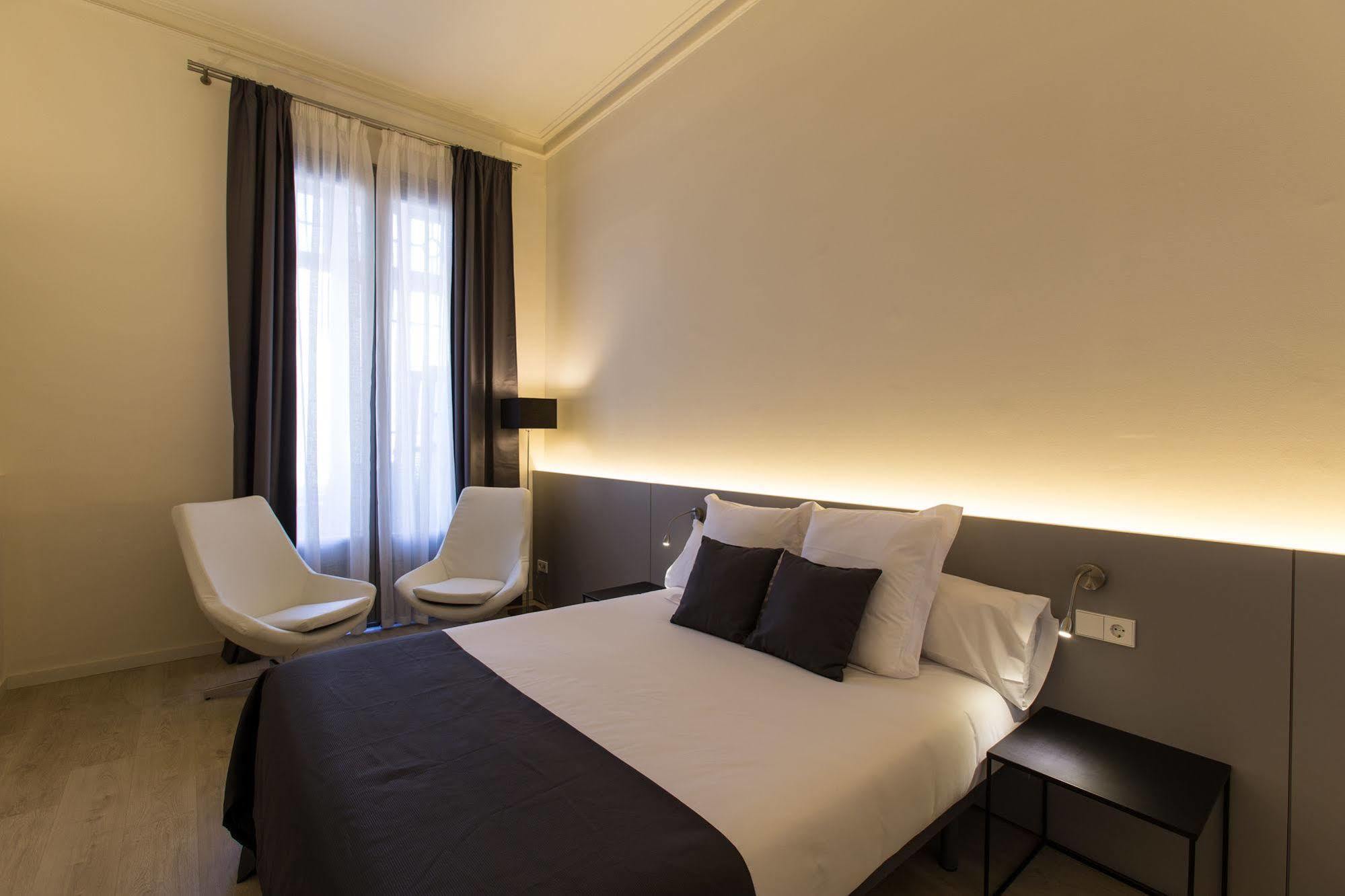 Izaila Plaza Catalunya 3*