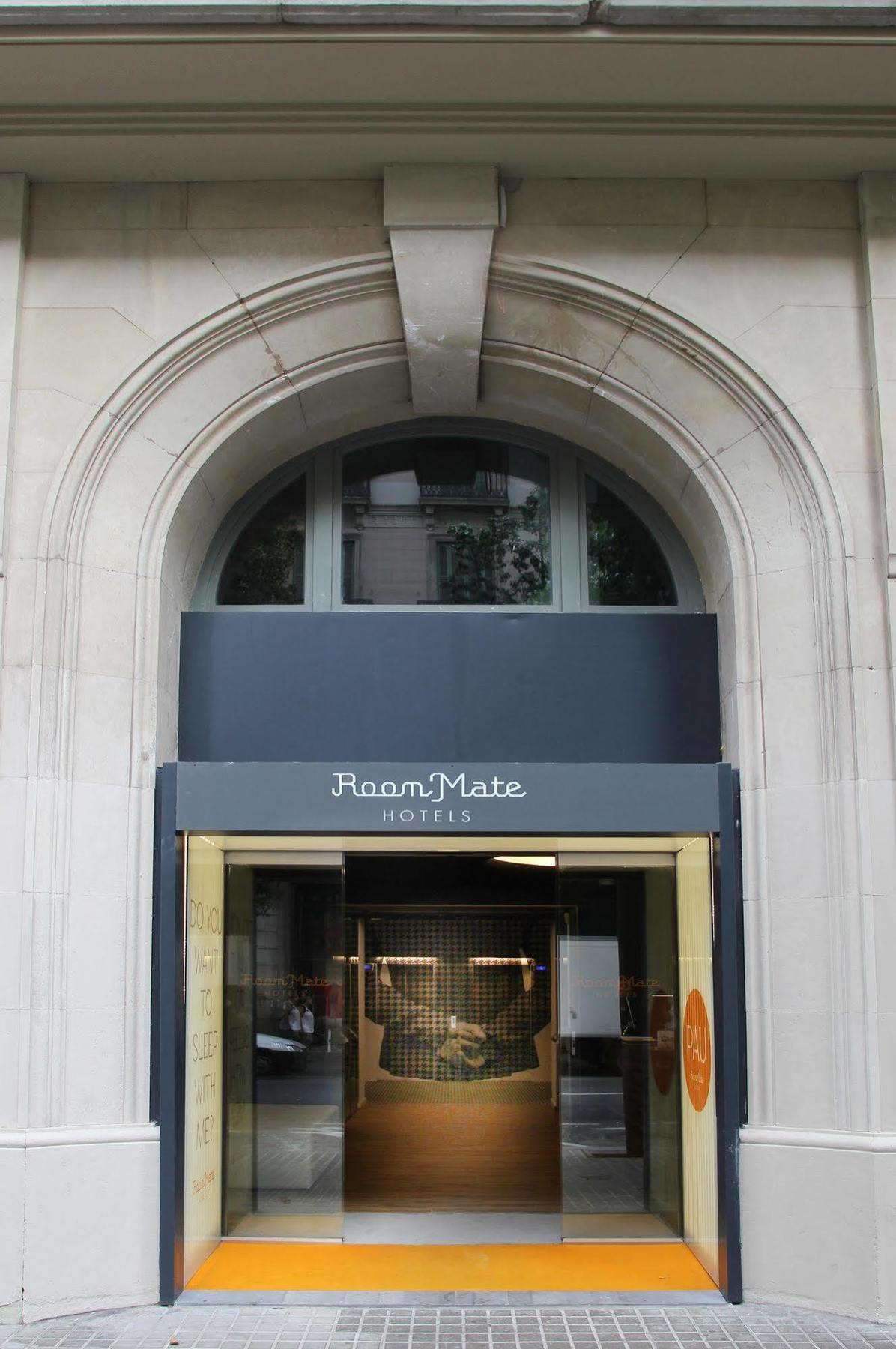 Mate Pau, Hotel Barcelona