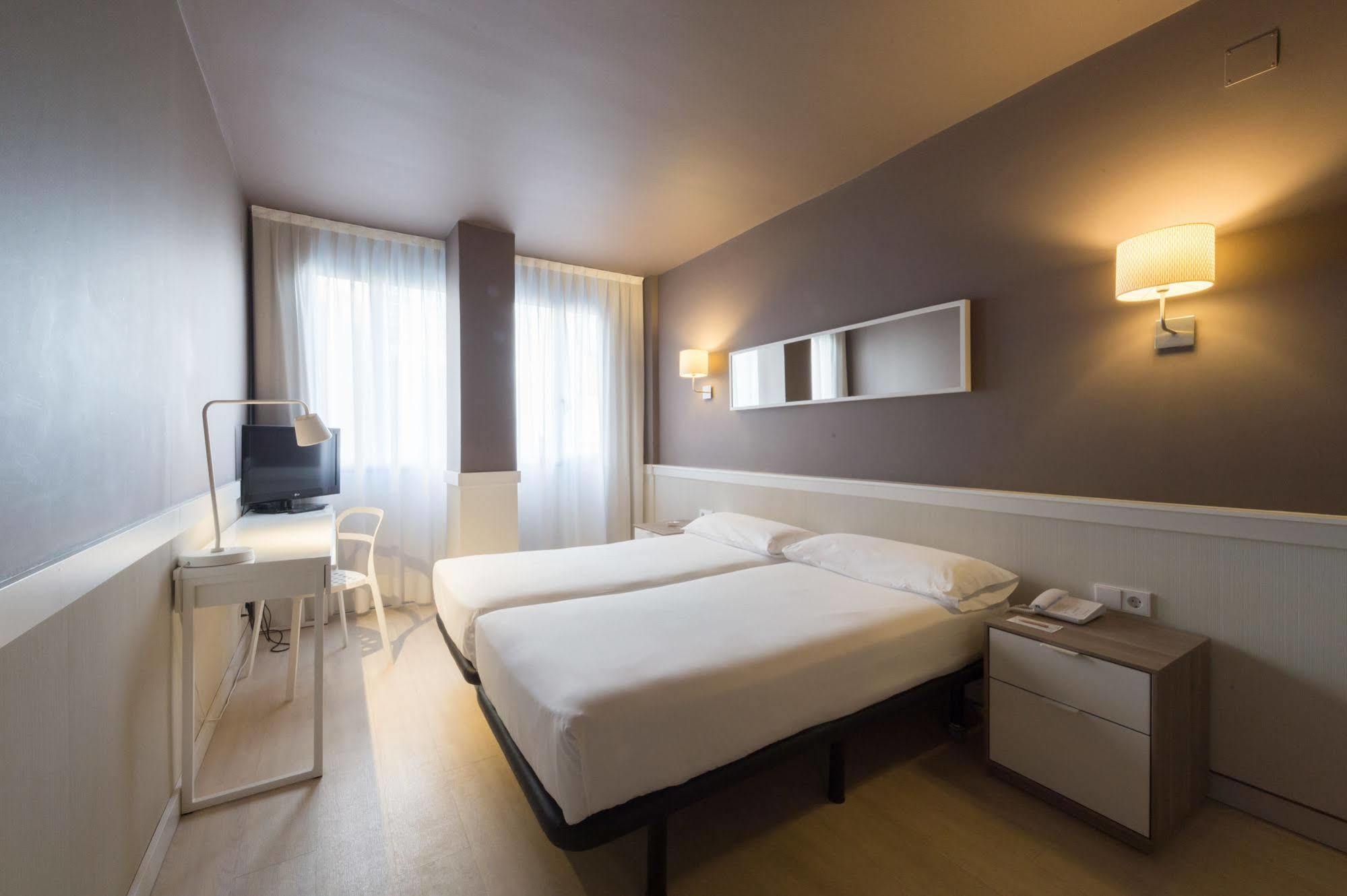Hotel Paral-lel 2*