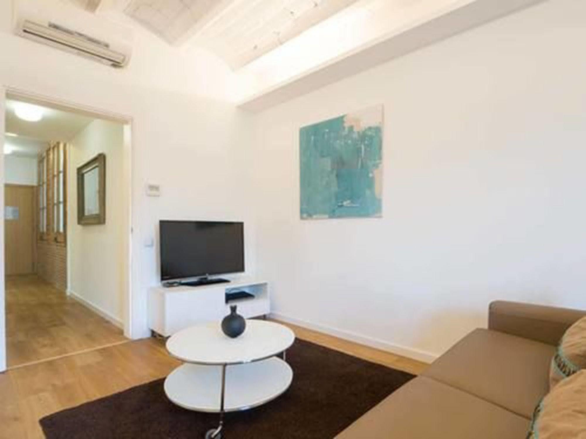 Rent Near Plaza De Cataluña Apartamento *