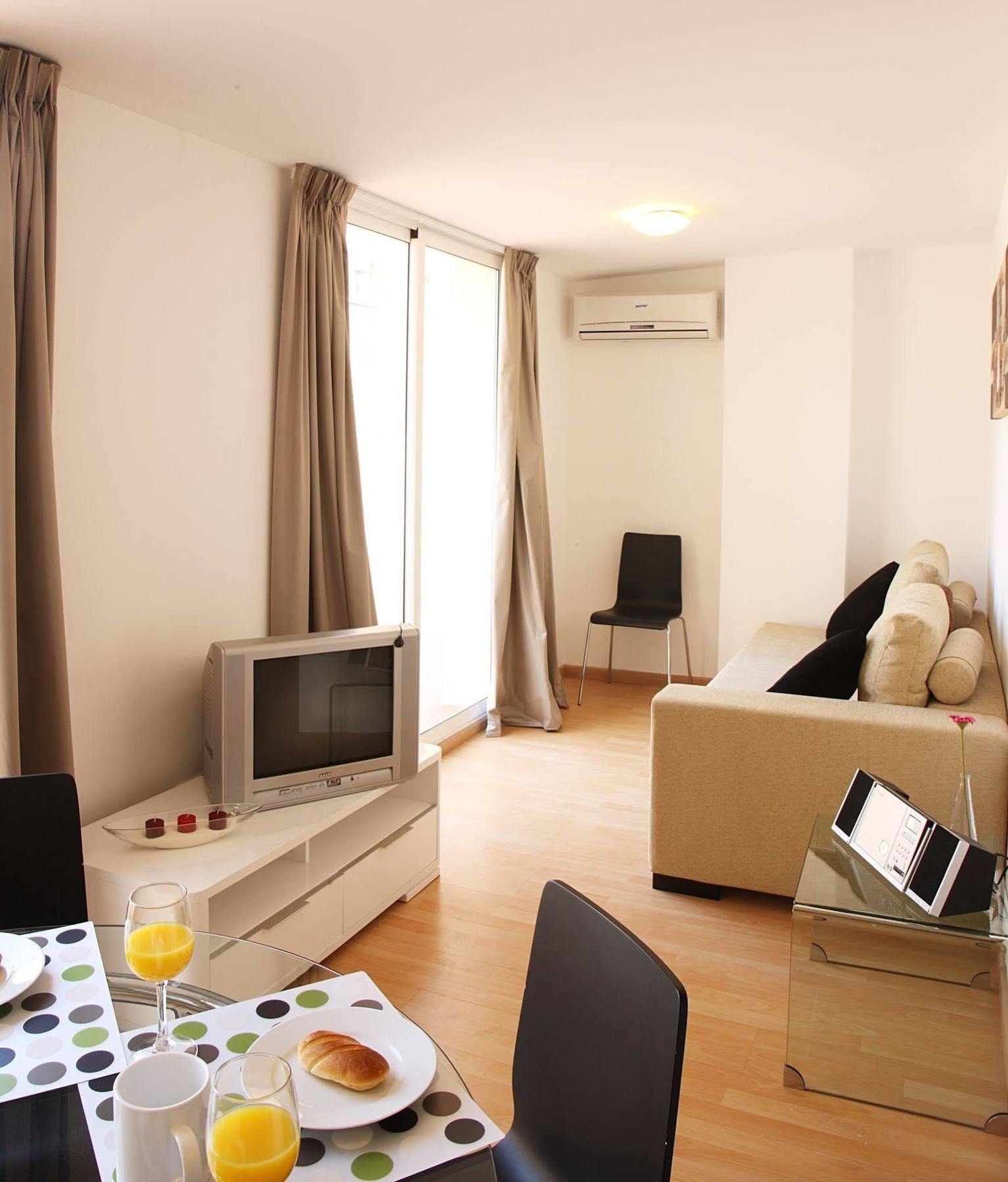 Apartment Mh S. Familia *