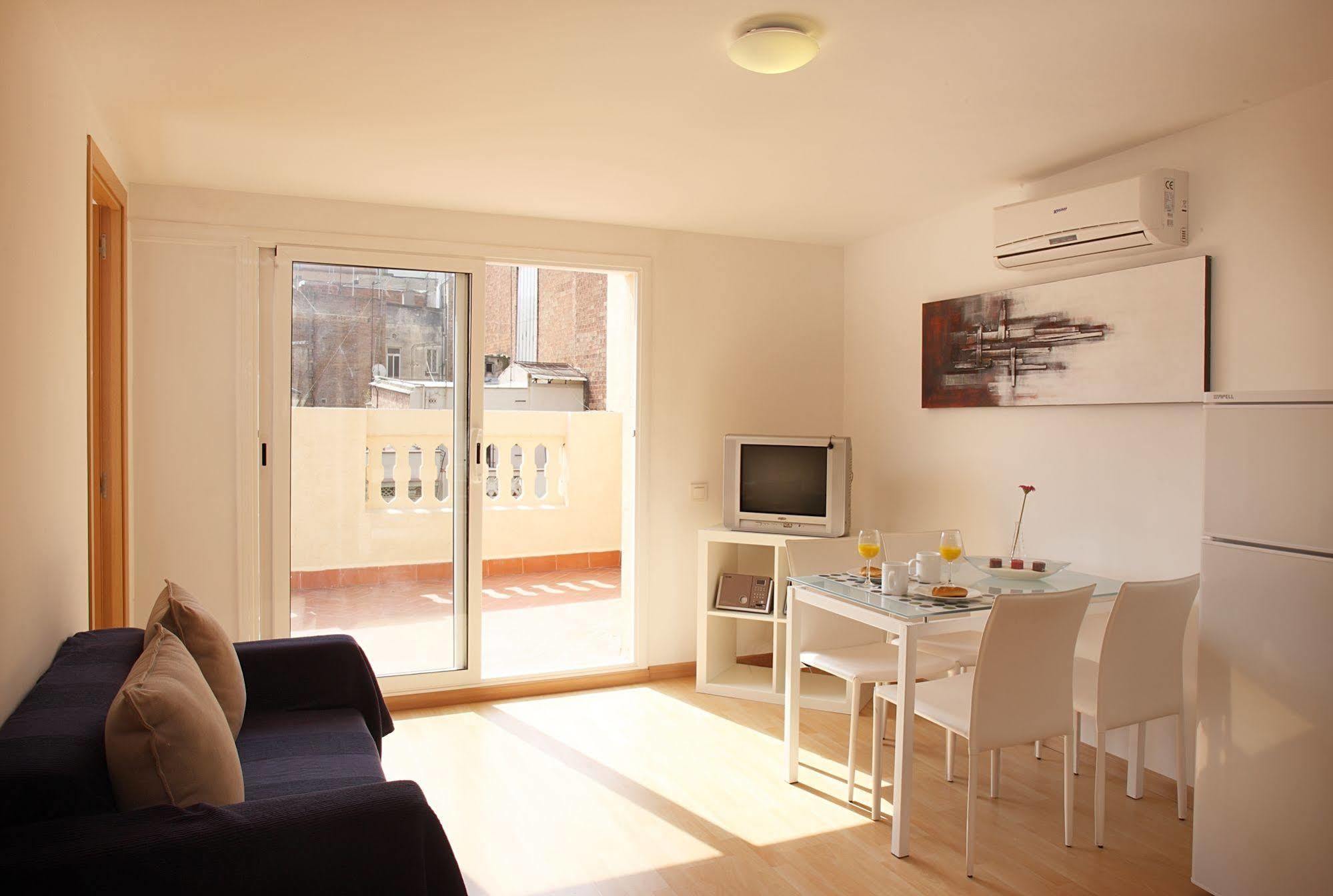 Mh S. Familia Apartment Barcelona