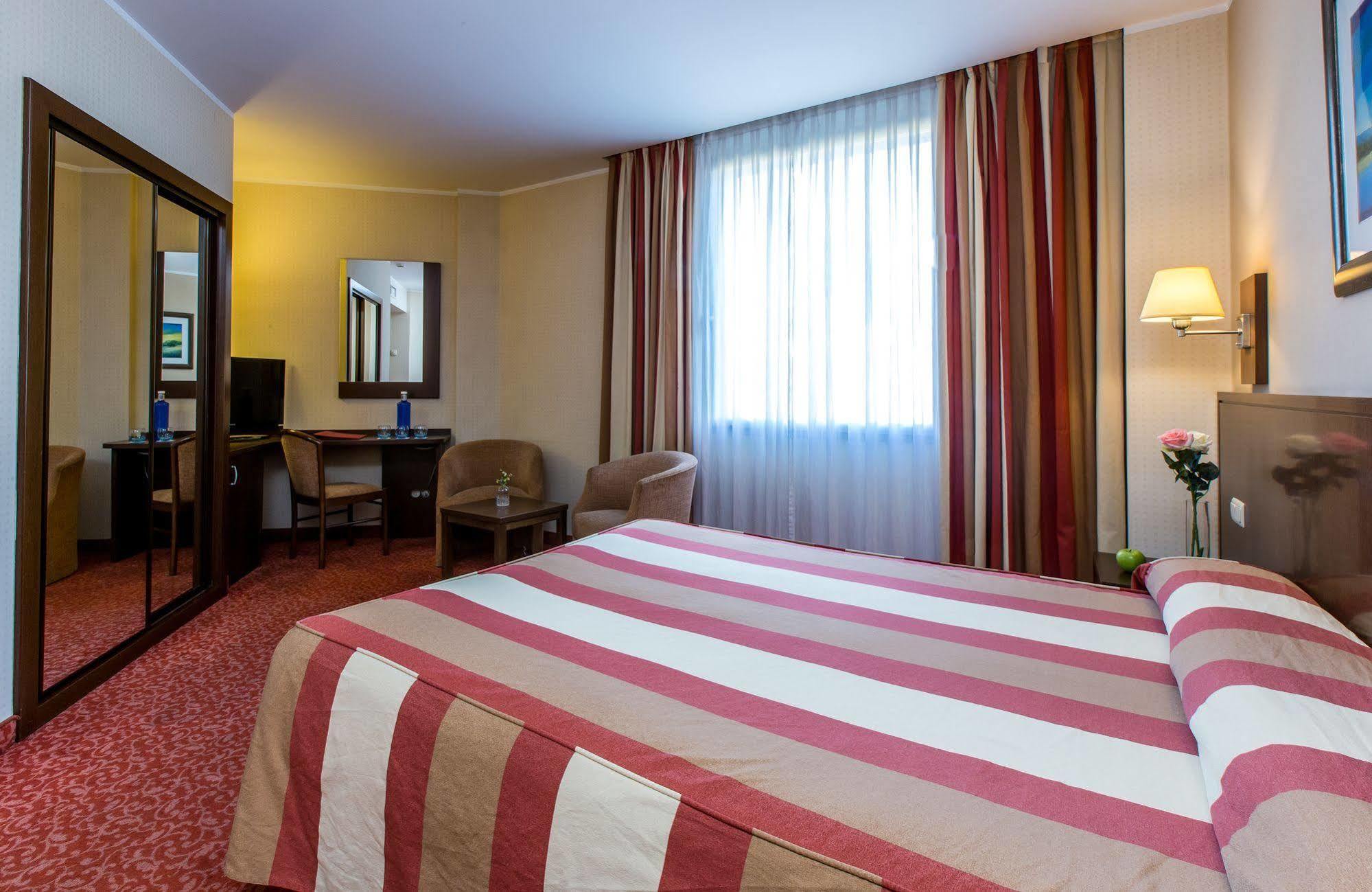 Leonardo Gran Via 3* Barcelona