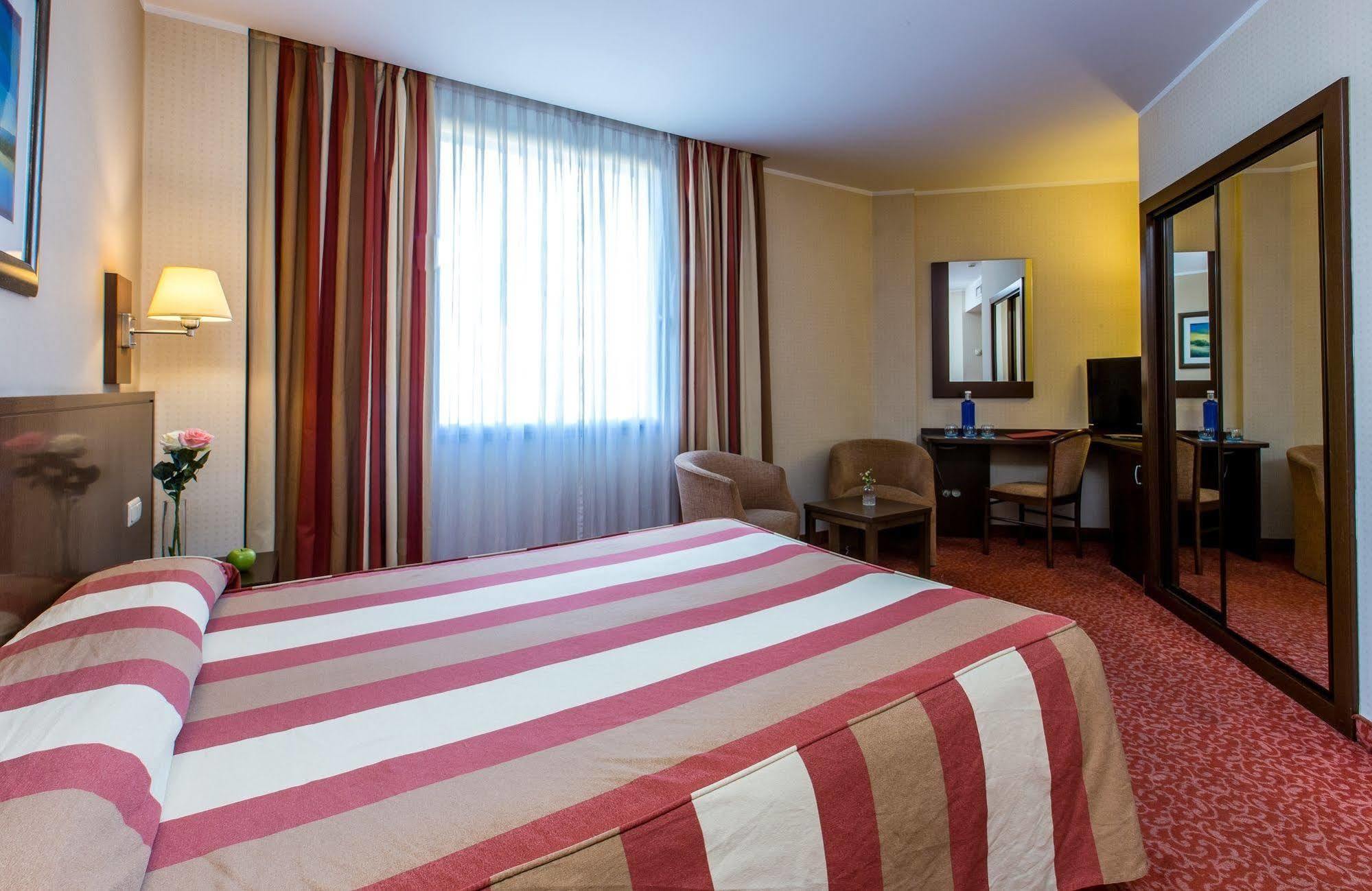 Leonardo Gran Via 3* Barcelona
