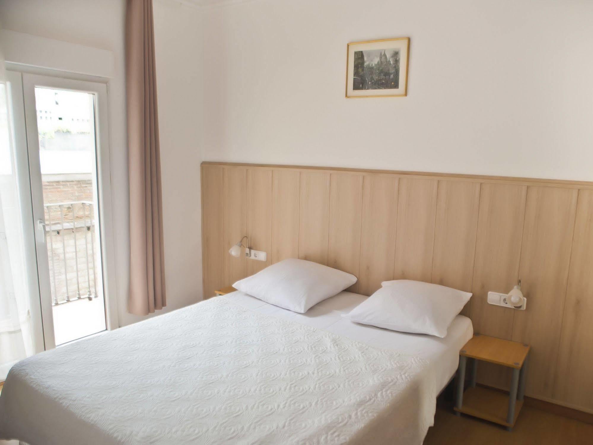 Casp House 3*