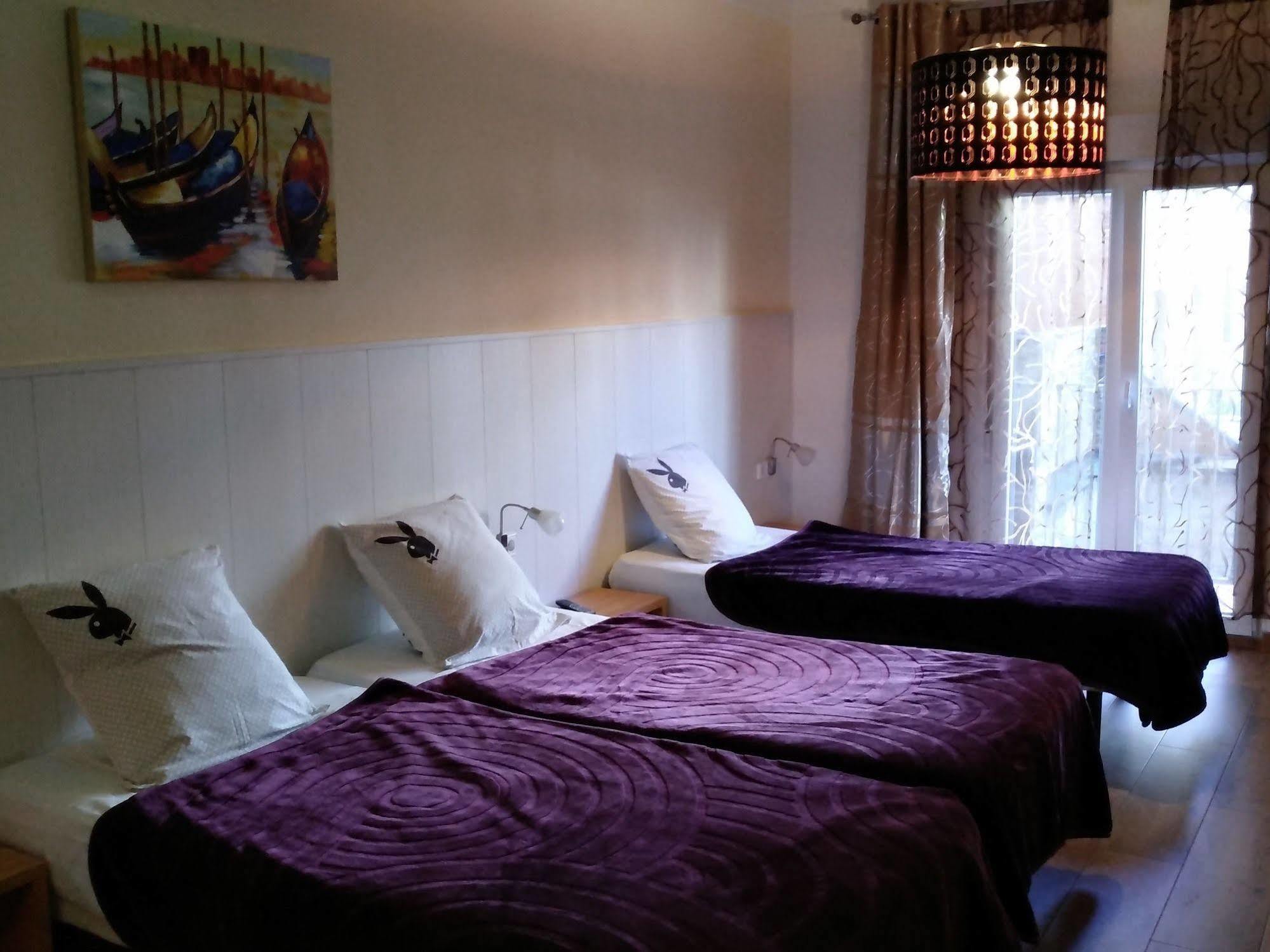 Pensión Casp House 3*