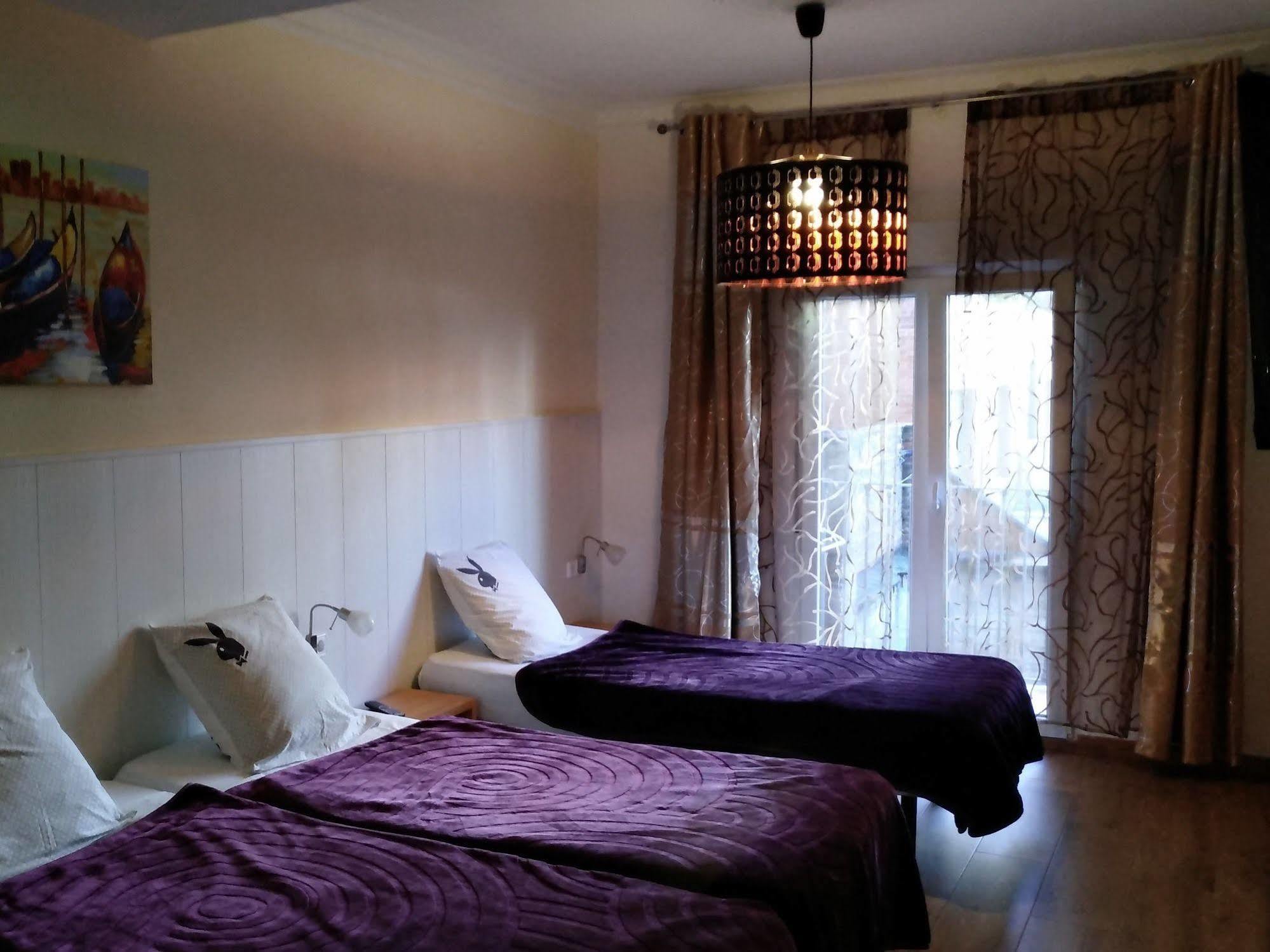 Pensión Casp House 3*