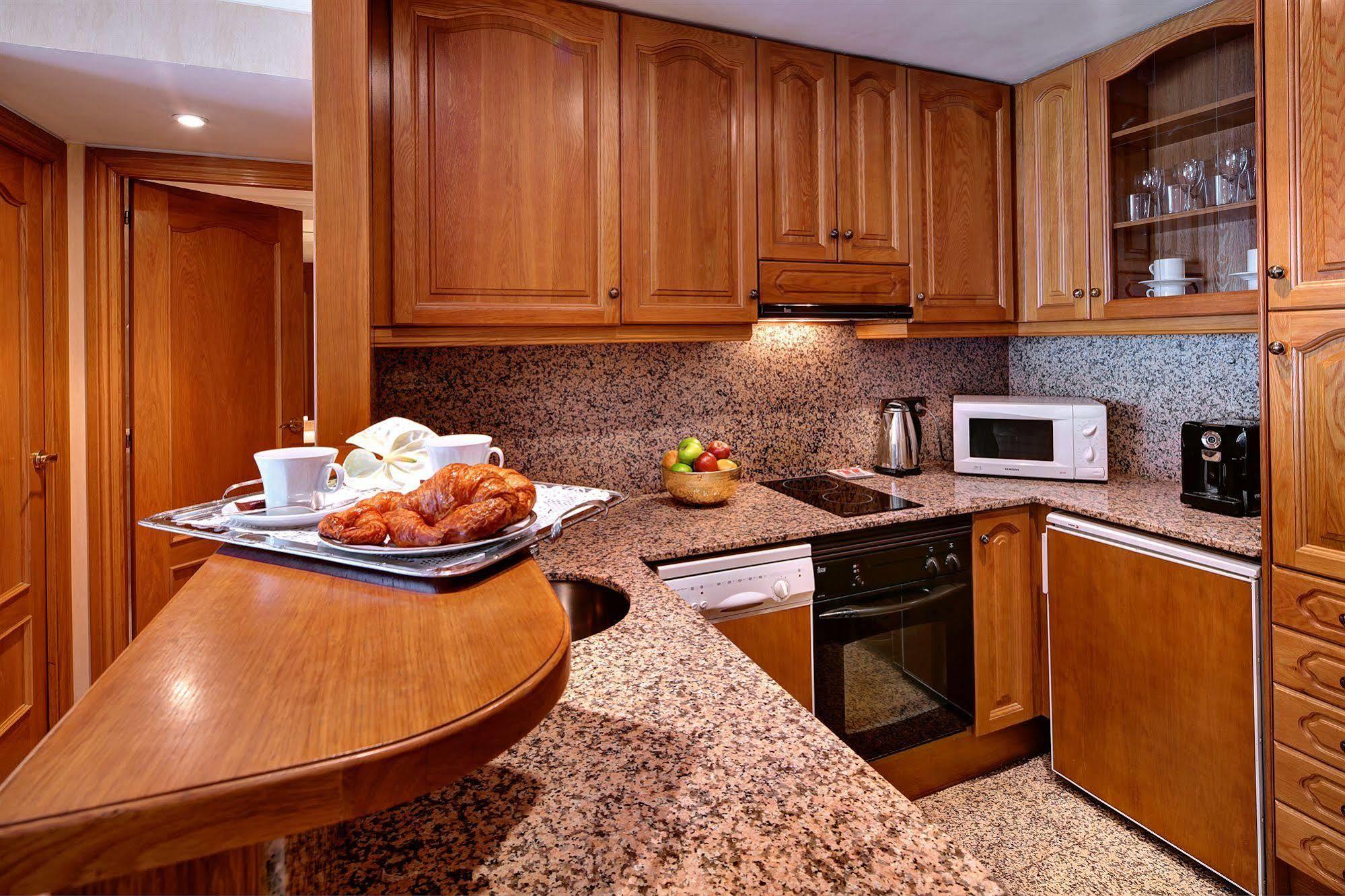 Apartahotel Apartaments-hotel Hispanos 7 Suiza 4*