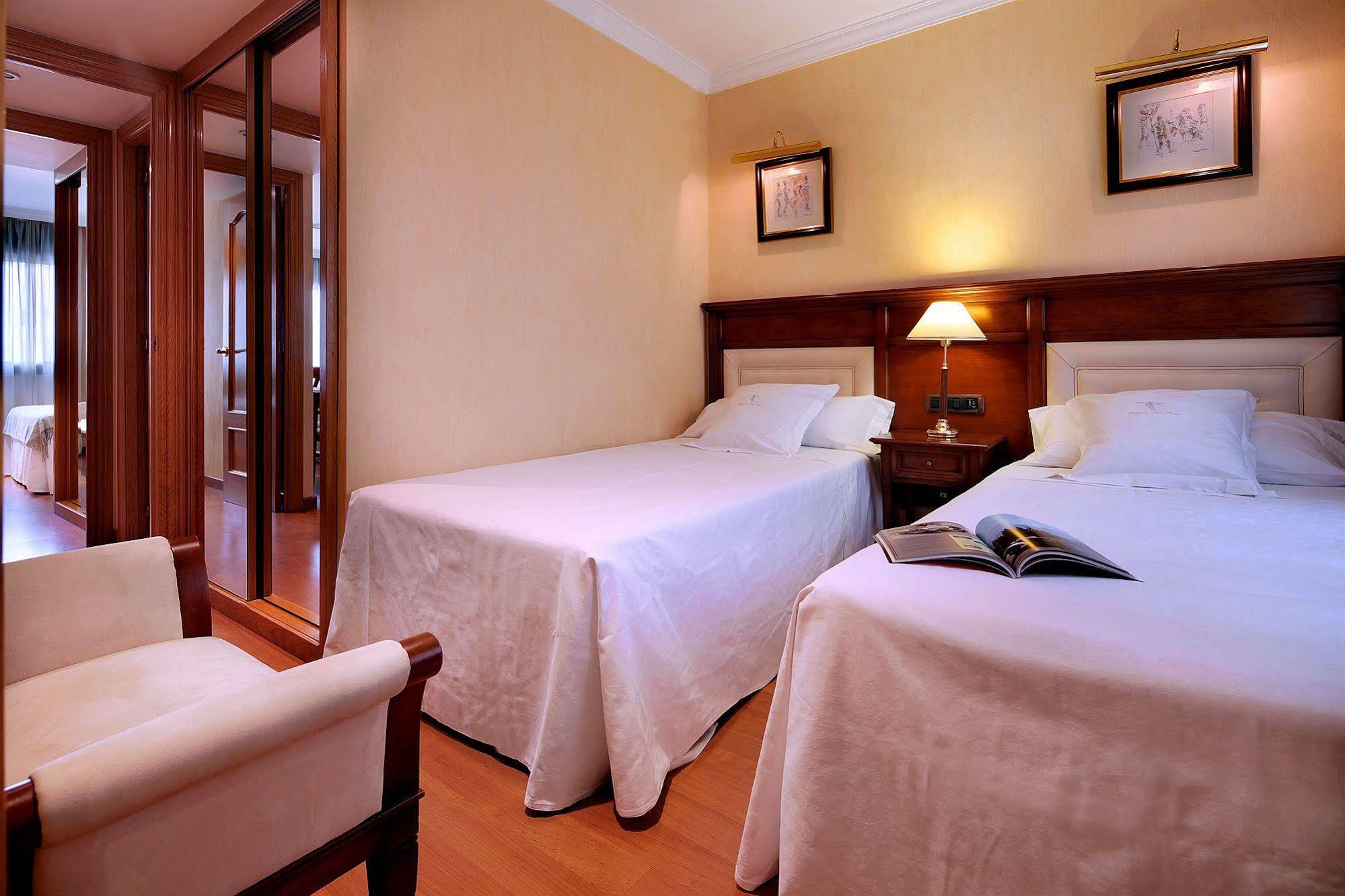 Aparthotel Apartaments-hotel Hispanos 7 Suiza 4*