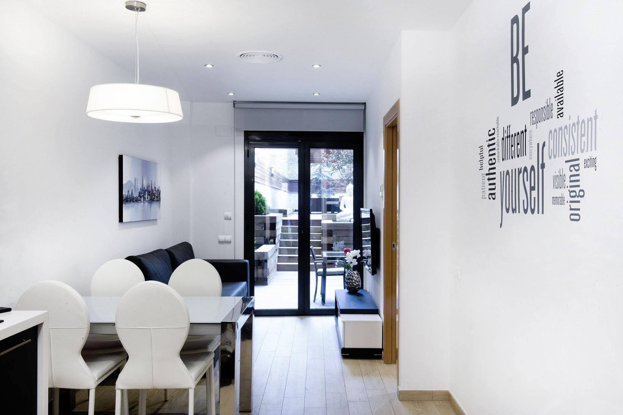 Apartahotel To Barcelona